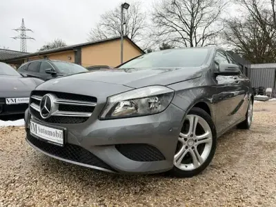 Gebraucht Mercedes A180 122 PS (89 kW) 2015 Mountaingrau Kleinwagen