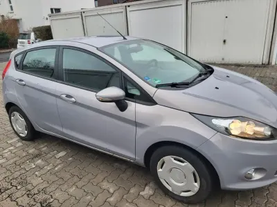 Gebraucht Ford Fiesta Champions Edition 60 PS (44 kW) 2012 Grau Limousine