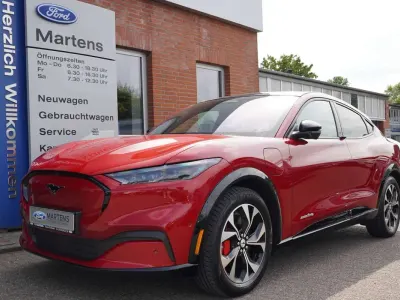 Gebraucht Ford Mustang Mach-E 197 kW (269 PS) 2022 Lucidrot metallic SUV