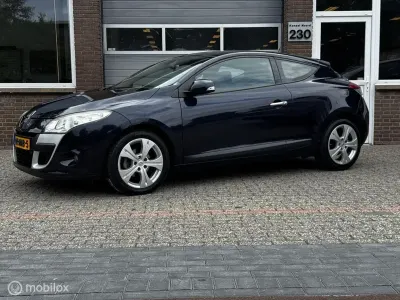 Gebraucht Renault Mégane Coupé Dynamique 131 PS (96 kW) 2010 Blau Coupé