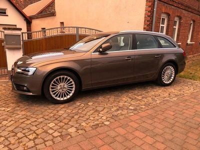 Grau Gebraucht 2013 Audi A4 Ambiente Kombi | 9.800 € (Fairer Preis)