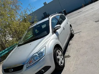 Używany Ford Focus 110 KM (80 kW) 2010 Srebrny Kombi