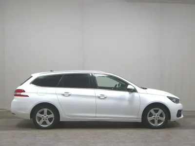 Gebraucht Peugeot 308 Allure 131 PS (96 kW) 2019 Weiss Limousine