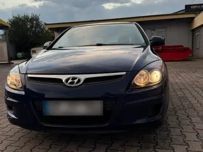 Second-hand Hyundai i30 110 CP (80 kW) 2011 Albastru Hatchback