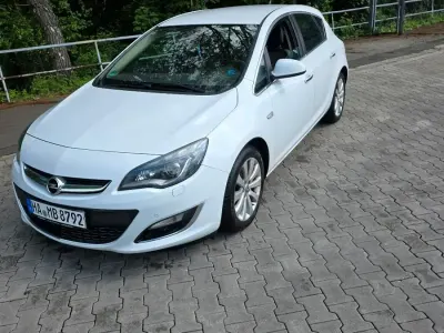 Gebraucht Opel Astra 120 PS (88 kW) 2013 Weiß Limousine