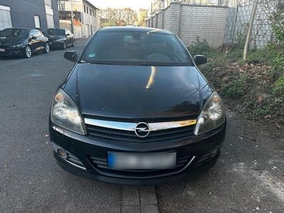Usata Opel Astra GTC 115 CV (84 kW) 2007 Nero Coupé