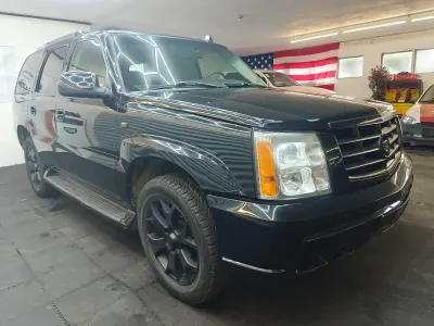 Second-hand Cadillac Escalade 349 CP (256 kW) 2002 Negru SUV