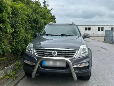 Gebraucht SsangYong Rexton 155 PS (114 kW) 2015 Grau SUV