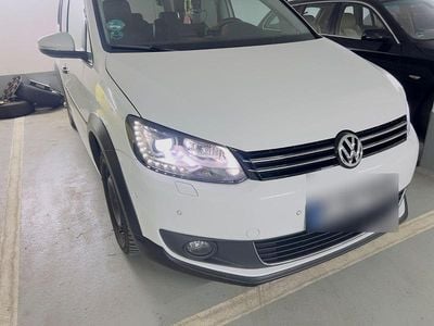 Gebraucht VW Touran Highline 170 PS (125 kW) 2015 Weiß Van / Kleinbus