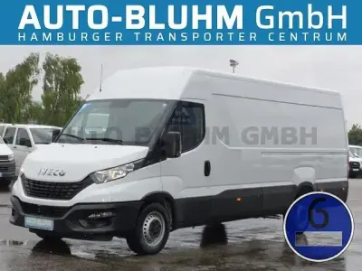 Używany Iveco Daily 136 KM (100 kW) 2022 Biały Minivan