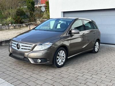 Usata Mercedes B180 122 CV (89 kW) 2012 Marrone Monovolume