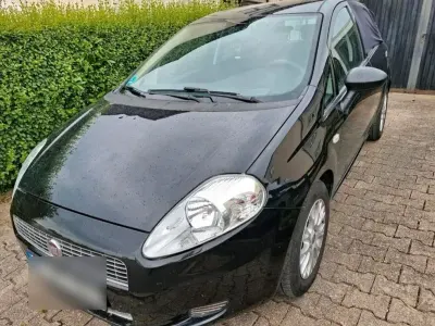 Gebraucht Fiat Grande Punto 77 PS (56 kW) 2009 Schwarz Kleinwagen