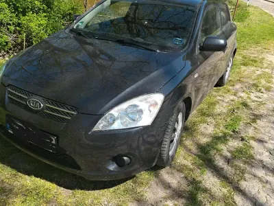 Gebraucht Kia Ceed 125 PS (91 kW) 2010 Schwarz Kleinwagen