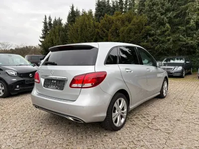 Gebraucht Mercedes B200 Urban 156 PS (114 kW) 2015 Silber Kleinwagen