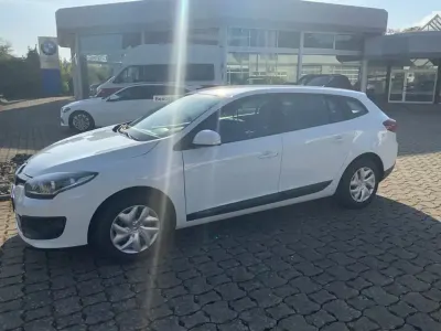Gebraucht Renault Mégane Authentique 110 PS (80 kW) 2015 Weiß Limousine