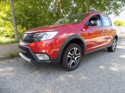 Gebraucht Dacia Sandero Celebration 90 PS (66 kW) 2018 Rot SUV