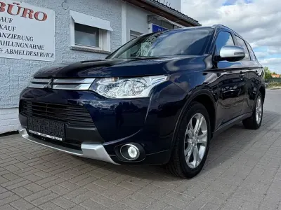 Gebraucht Mitsubishi Outlander Diamant Edition 150 PS (110 kW) 2015 Blau SUV