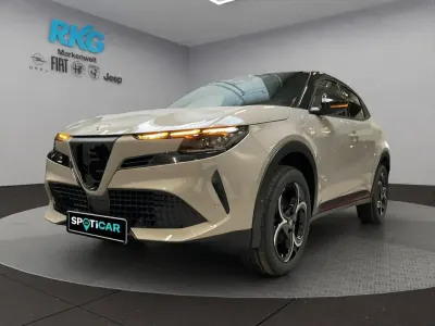 Neu Alfa Romeo Junior Tech Edition 145 PS (106 kW) 2026 Beige SUV