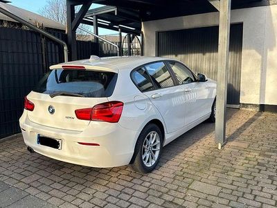 Gebraucht BMW 120 Advantage 184 PS (135 kW) 2018 Weiß Kleinwagen