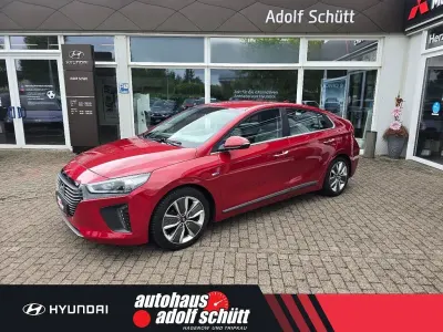 Gebraucht Hyundai Ioniq Style 105 PS (77 kW) 2018 Fiery red Kleinwagen