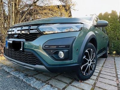 Usado Dacia Jogger Expression 110 HP (80 kW) 2025 Verde Monovolume