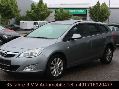 Gebraucht Opel Astra 125 PS (91 kW) 2012 Silbersee/perl silber (m2) Kombi