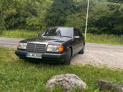 Second-hand Mercedes E250 94 CP (69 kW) 1991 Mov Berlinǎ