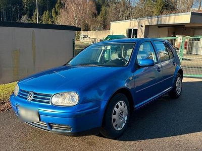 Blau Gebraucht 1999 VW Golf IV Kleinwagen | 1.500 € (Fairer Preis)
