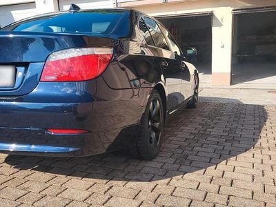 Gebraucht BMW 525 197 PS (144 kW) 2008 Blau Limousine