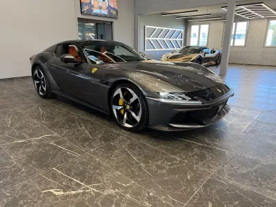 Nuova Ferrari 12 Cilindri 829 CV (609 kW) 2026 Grigio Cabrio