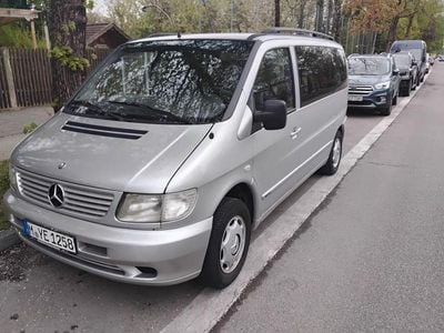 Mercedes V220