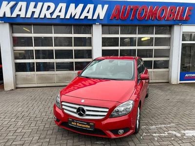 Gebraucht Mercedes B200 136 PS (100 kW) 2013 Rot Van / Kleinbus