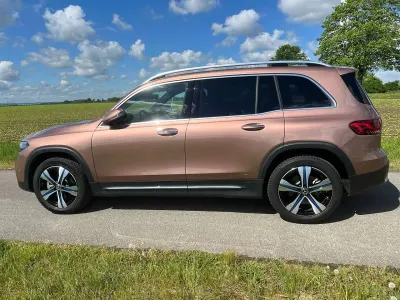 Używany Mercedes EQB250 Electric Art 139 kW (190 KM) 2023 Złoty SUV
