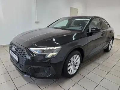 Gebraucht Audi A3 Basis 116 PS (85 kW) 2022 Schwarz Limousine