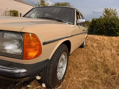 Gebraucht Mercedes 230 100 PS (73 kW) 1983 Beige Kombi