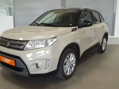 Gebraucht Suzuki Vitara Comfort 120 PS (88 kW) 2016 Savannah ivory SUV