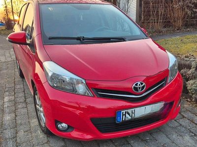 Gebraucht Toyota Yaris Edition 69 PS (50 kW) 2013 Rot Kleinwagen