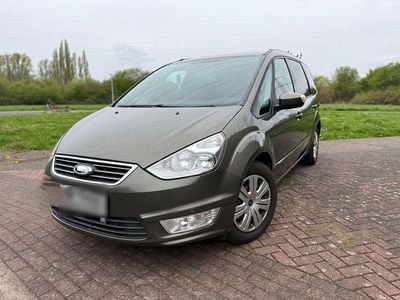 Gebraucht Ford Galaxy Ambiente 140 PS (102 kW) 2011 Braun Van / Kleinbus