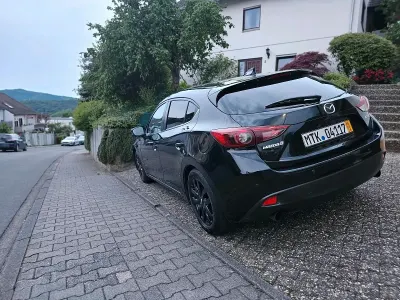 Używany Mazda 3 150 KM (110 kW) 2016 Czarny Hatchback