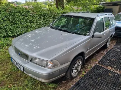 Gebraucht Volvo V70 140 PS (102 kW) 1999 Silber Kombi