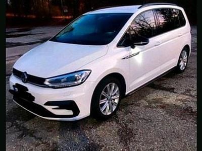 Weiß Gebraucht 2018 VW Touran R-line Van / Kleinbus | 26.500 € (Etwas zu teuer)