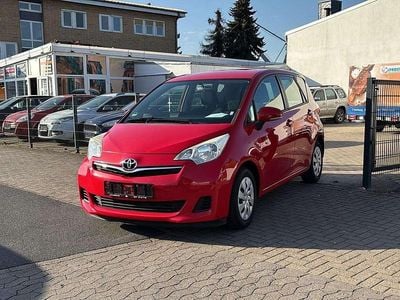 Gebraucht Toyota Verso-S Life 99 PS (72 kW) 2012 Super red 5 Van / Kleinbus