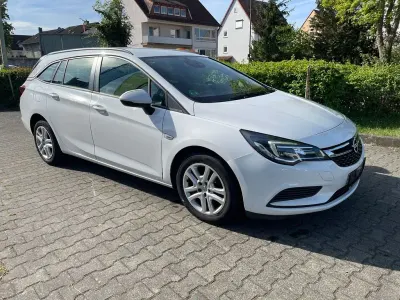 Używany Opel Astra Edition 110 KM (80 kW) 2017 Biały Kombi