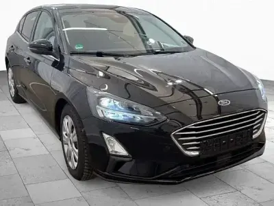 Używany Ford Focus Cool & Connect 150 KM (110 kW) 2021 Czerwony Kombi