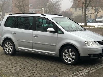 Silber Gebraucht 2004 VW Touran Van / Kleinbus | 2.499 € (Etwas zu teuer)