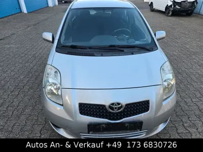 Usata Toyota Yaris Sol 69 CV (50 kW) 2008 Argento Utilitaria