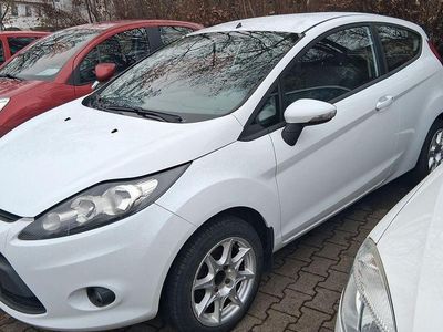 Gebraucht Ford Fiesta Ambiente 60 PS (44 kW) 2010 Weiß Kleinwagen