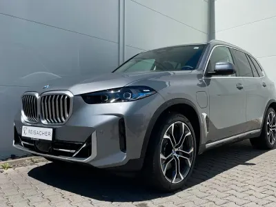Neu BMW X5 Comfort Edition 490 PS (360 kW) 2026 Skyscraper grau metallic SUV