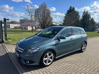 Gebraucht Mercedes B200 156 PS (114 kW) 2014 Blau Van / Kleinbus