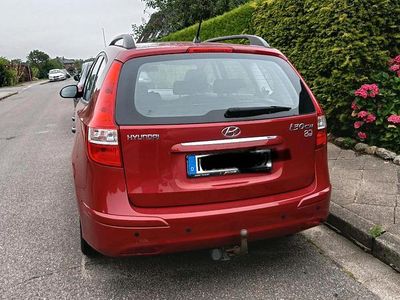 Rot Gebraucht 2011 Hyundai i30 Kombi | 3.990 €